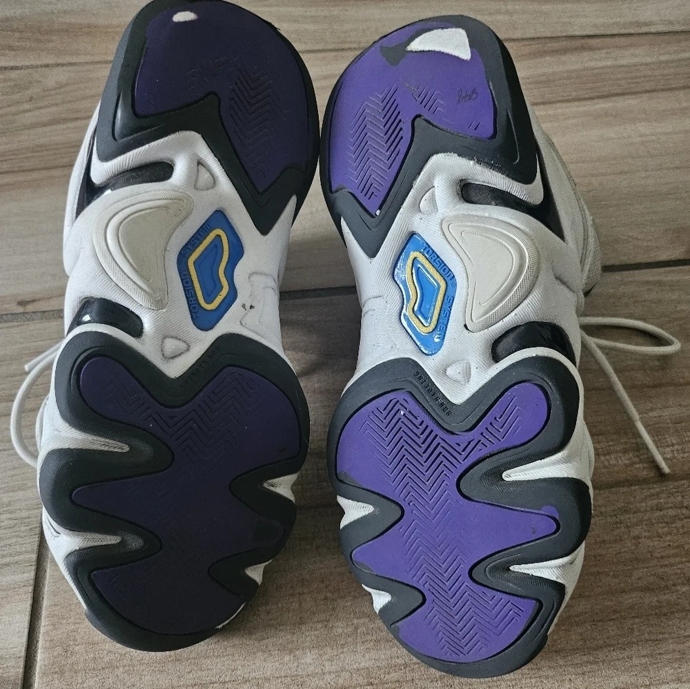 Adidas Kids White and Black  CRAZY 8 Kobe Bryant Sneaker size 6.5